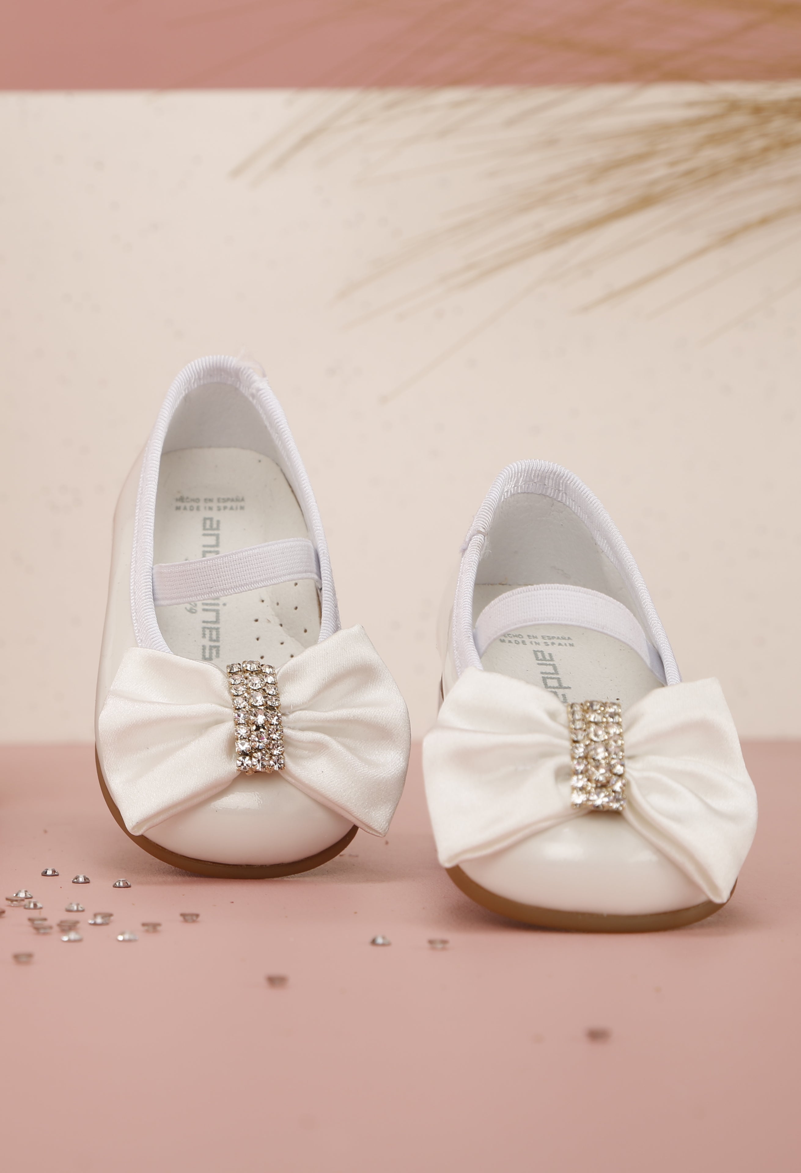 Andanines Younger Girls White Bow Shoes