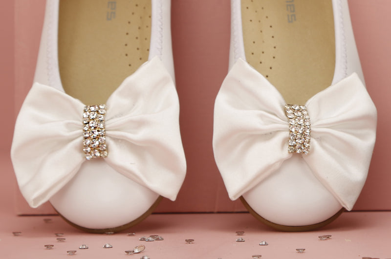 Elegant Communion Low Heel Shoes with a Bow